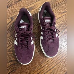 Adidas Womens size 8 sneakers 👟